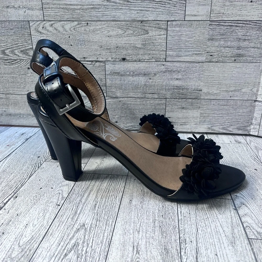 Mootsies Tootsies Black Floral Heels - Picture 4 of 6